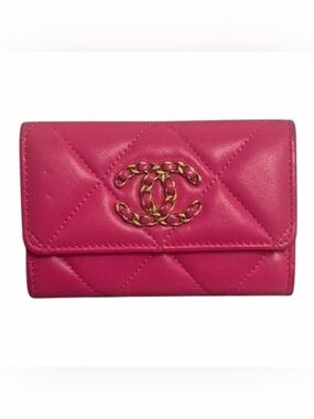 CHANEL 19 Quilted Chain-Logo Wallet cardholder